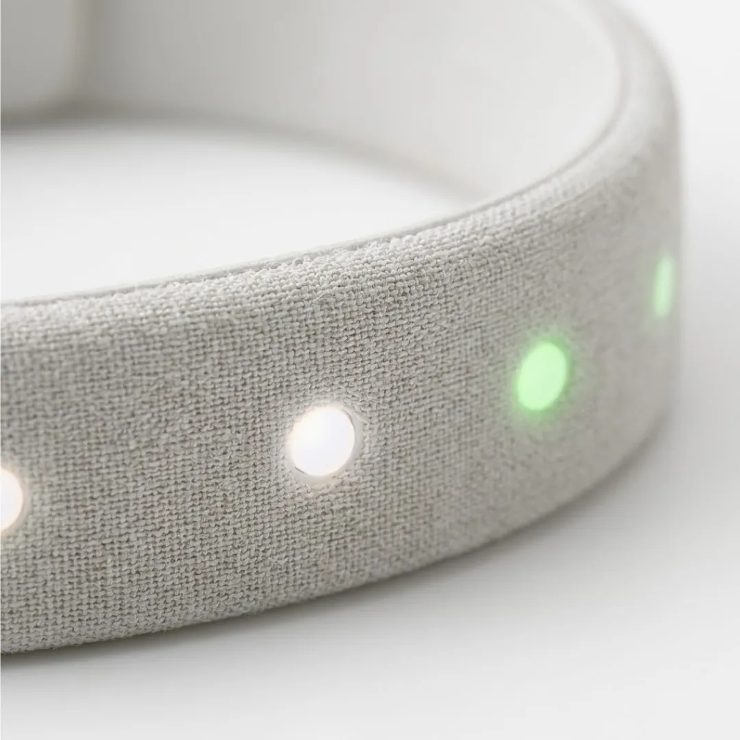 A white light and a green light on the woven band.